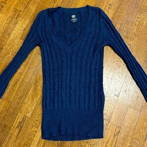 American Eagle Outfitters V-Neck Sweater, Women’s Medium, Excellent Condition!